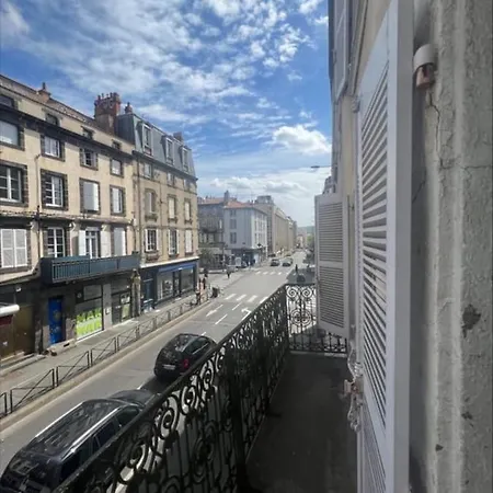 Apartment Overlooking The Notre Dame Cathedral *