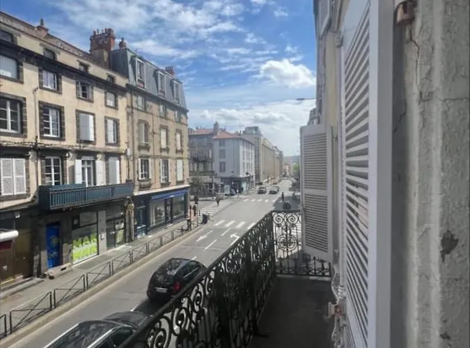 Apartment Overlooking The Notre Dame Cathedral *