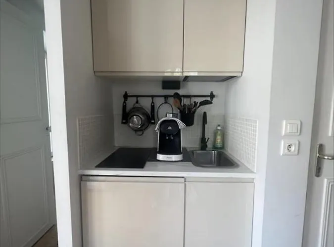 Overlooking The Notre Dame Cathedral Apartment